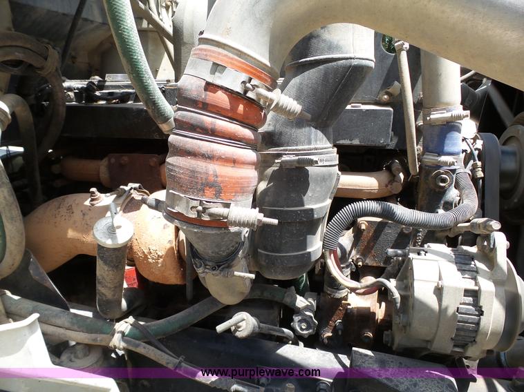 image for item K5396 1998 International 9100 semi truck