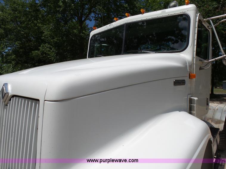 image for item K5396 1998 International 9100 semi truck