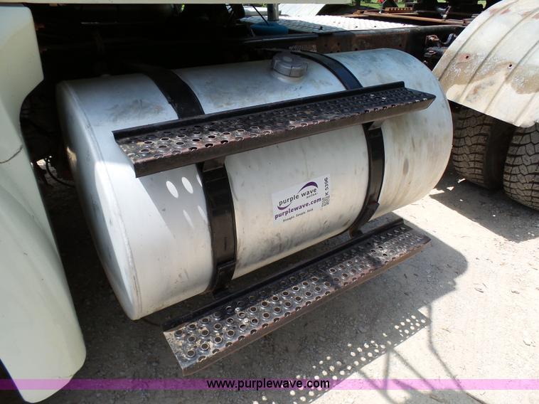 image for item K5396 1998 International 9100 semi truck