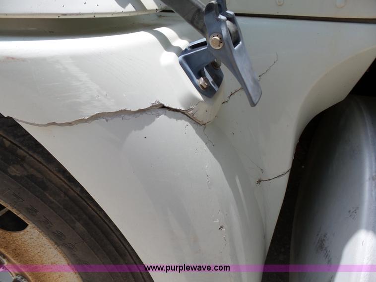 image for item K5396 1998 International 9100 semi truck