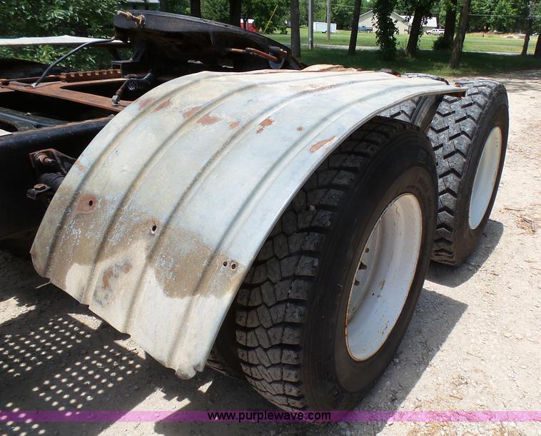 image for item K5396 1998 International 9100 semi truck