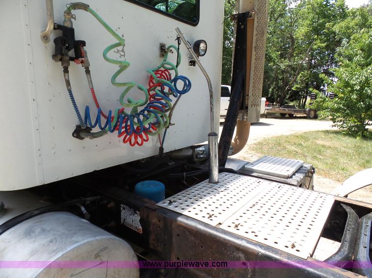 image for item K5396 1998 International 9100 semi truck