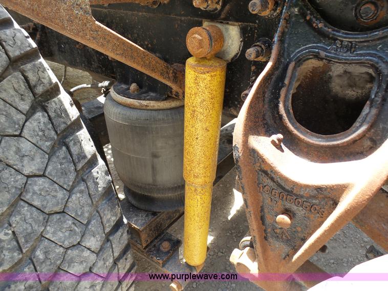 image for item K5396 1998 International 9100 semi truck