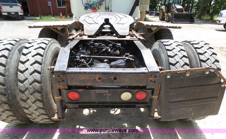 image for item K5396 1998 International 9100 semi truck