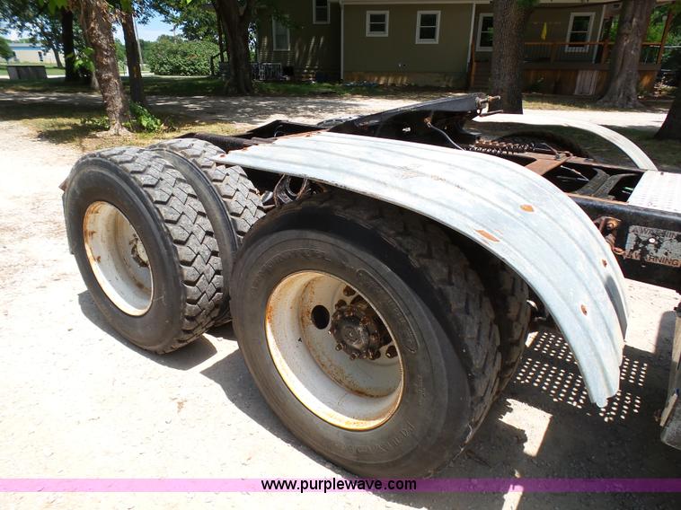 image for item K5396 1998 International 9100 semi truck