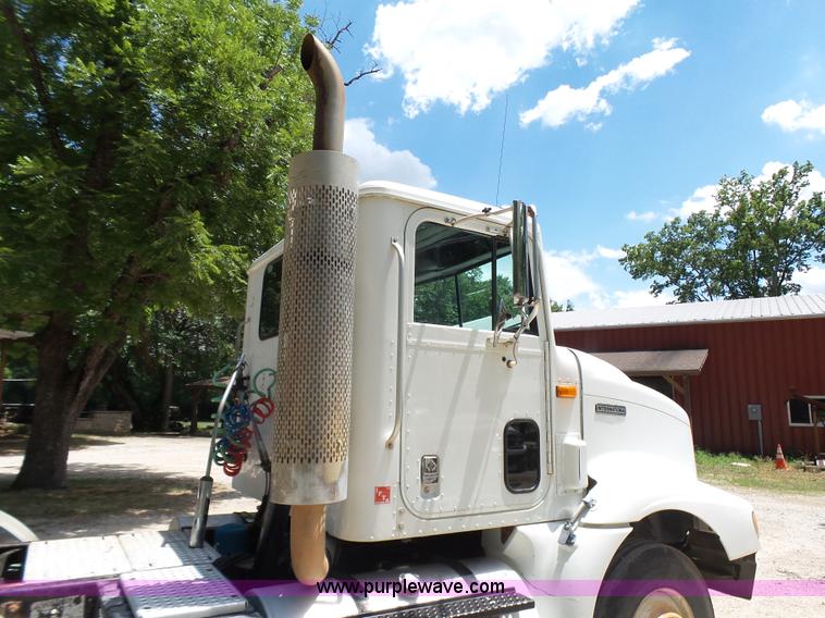 image for item K5396 1998 International 9100 semi truck