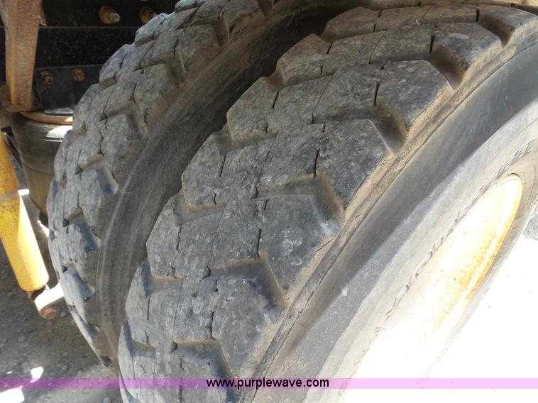 image for item K5396 1998 International 9100 semi truck