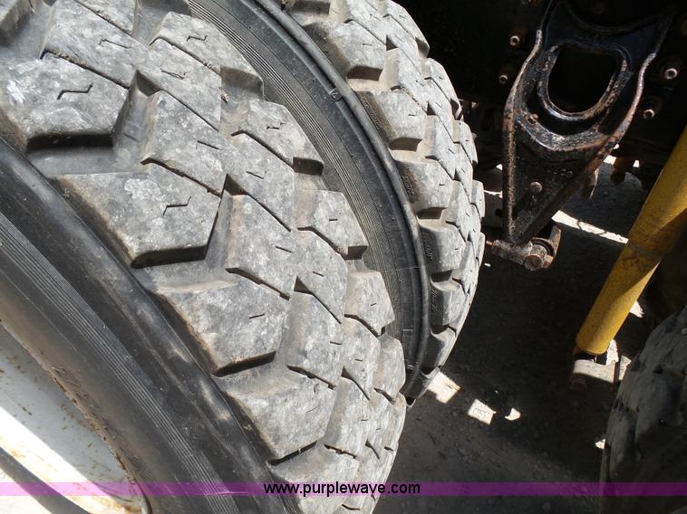 image for item K5396 1998 International 9100 semi truck