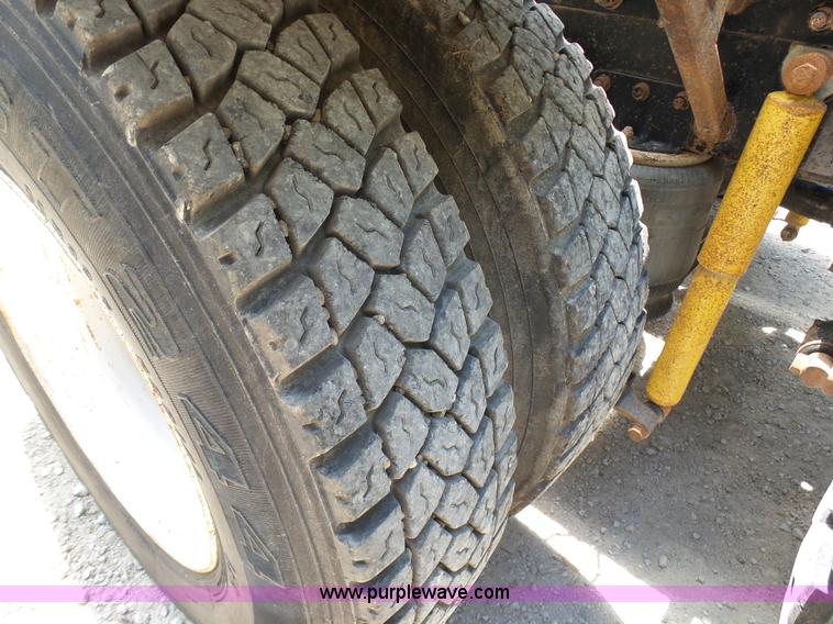 image for item K5396 1998 International 9100 semi truck