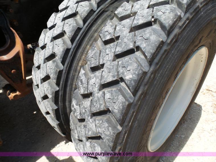 image for item K5396 1998 International 9100 semi truck