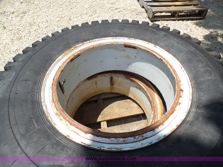 image for item K5407 (5) 10.00R20 tires