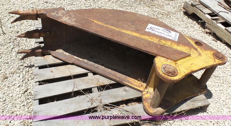 image for item K5412 Caterpillar backhoe bucket