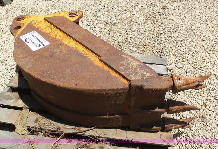 image for item K5412 Caterpillar backhoe bucket