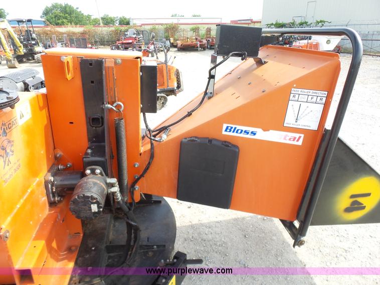 image for item K7112 2007 Bear Cat 76824 chipper