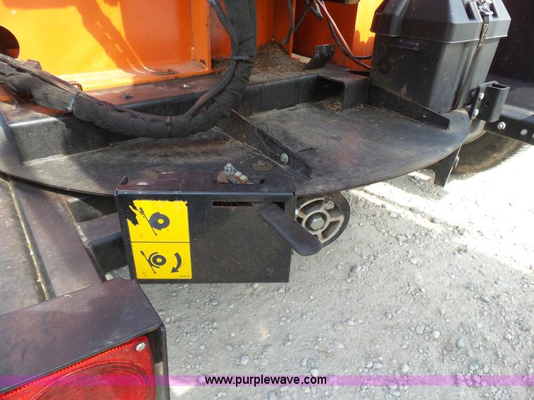 image for item K7112 2007 Bear Cat 76824 chipper