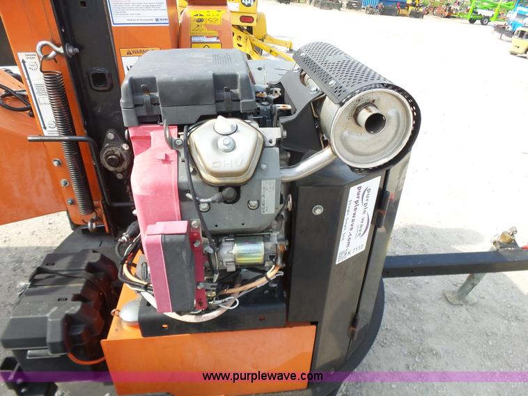 image for item K7112 2007 Bear Cat 76824 chipper