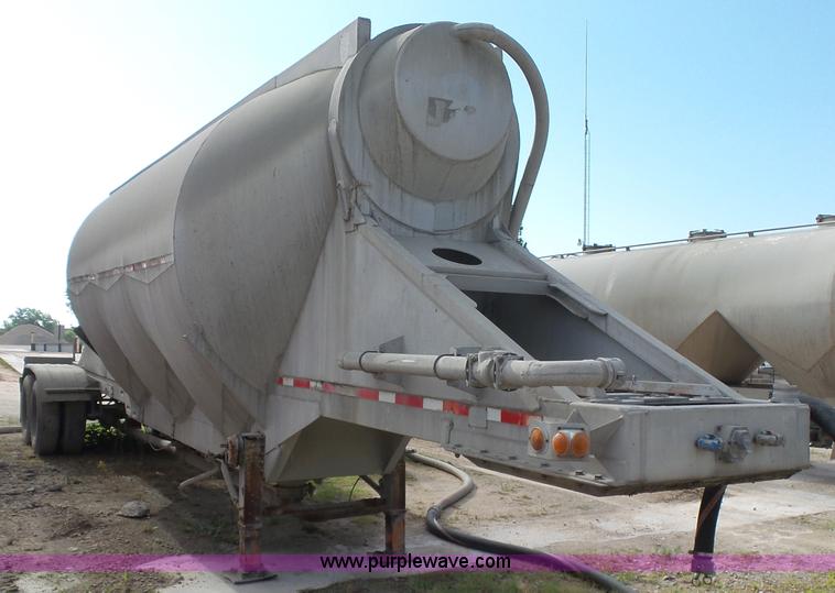 image for item K7117 1987 Boyd Tank 2161 dry bulk trailer