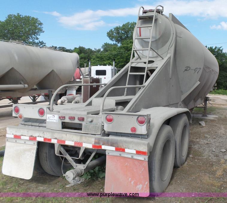 image for item K7117 1987 Boyd Tank 2161 dry bulk trailer