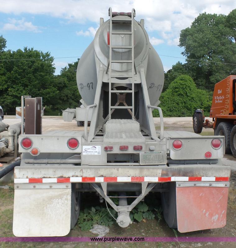 image for item K7117 1987 Boyd Tank 2161 dry bulk trailer