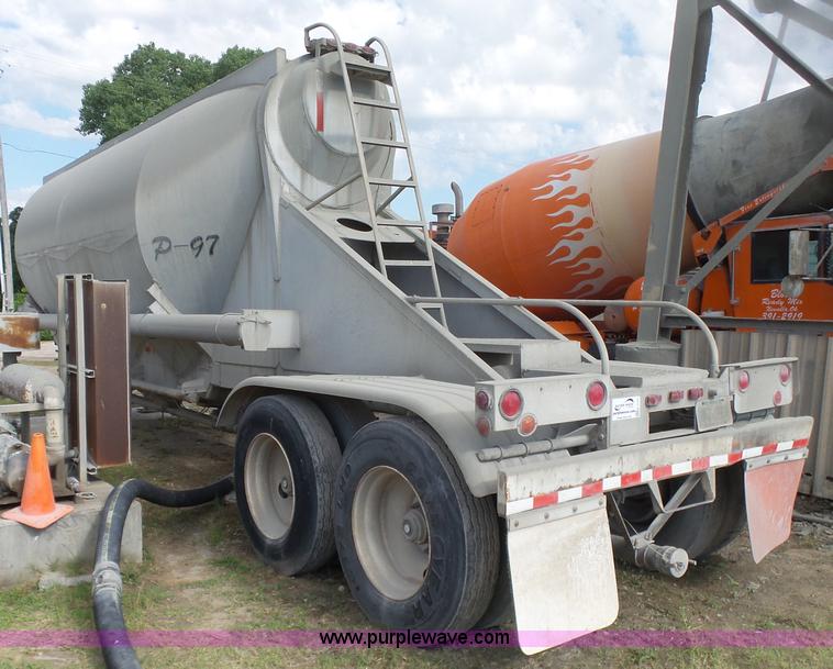 image for item K7117 1987 Boyd Tank 2161 dry bulk trailer
