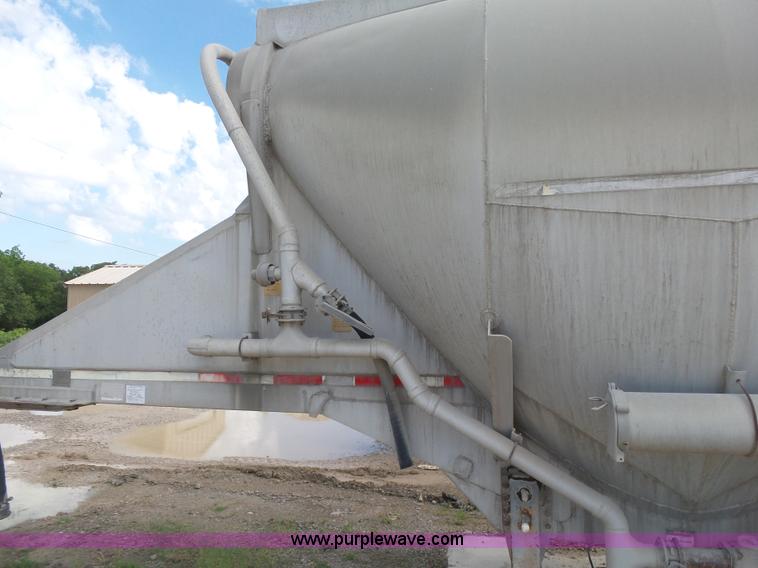 image for item K7117 1987 Boyd Tank 2161 dry bulk trailer