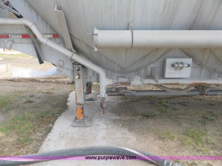 image for item K7117 1987 Boyd Tank 2161 dry bulk trailer