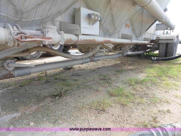 image for item K7117 1987 Boyd Tank 2161 dry bulk trailer