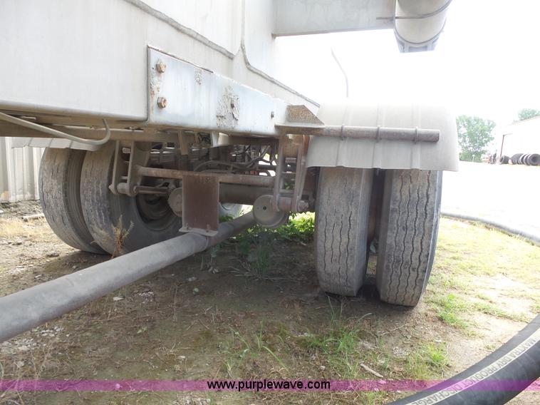 image for item K7117 1987 Boyd Tank 2161 dry bulk trailer