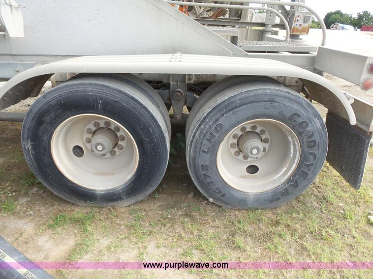 image for item K7117 1987 Boyd Tank 2161 dry bulk trailer