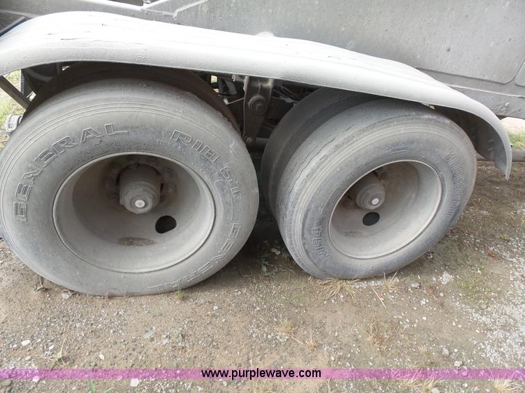 image for item K7117 1987 Boyd Tank 2161 dry bulk trailer