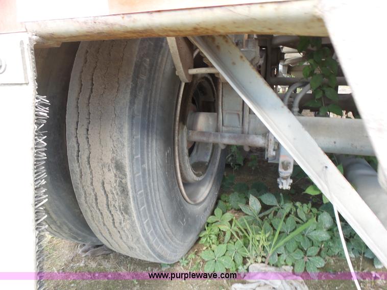 image for item K7117 1987 Boyd Tank 2161 dry bulk trailer