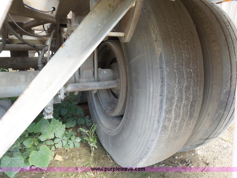 image for item K7117 1987 Boyd Tank 2161 dry bulk trailer