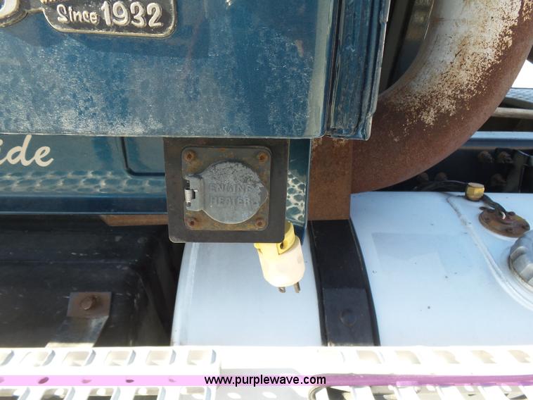 image for item K7118 2006 Volvo VNL semi truck