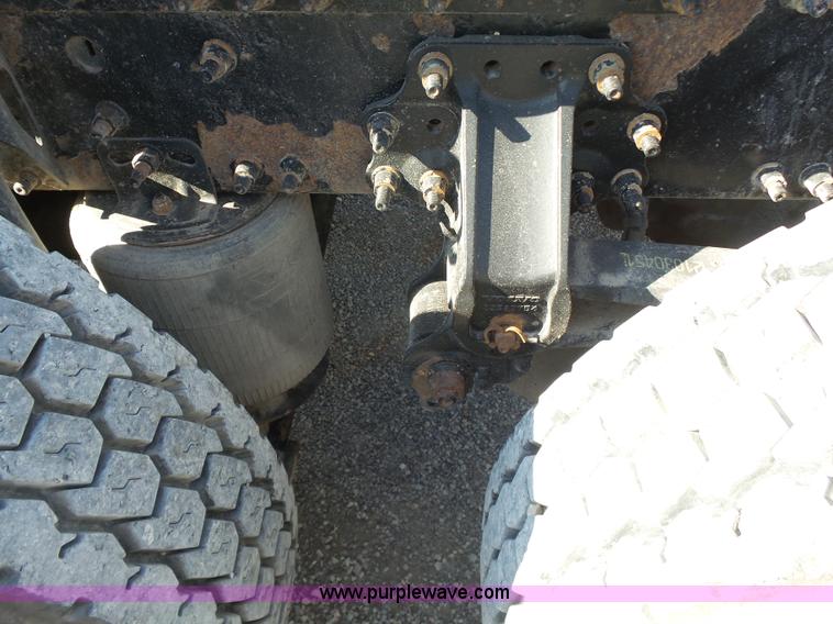 image for item K7118 2006 Volvo VNL semi truck