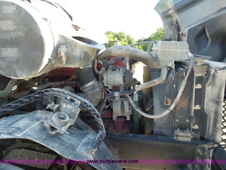 image for item K7118 2006 Volvo VNL semi truck