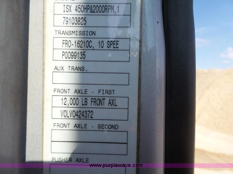 image for item K7118 2006 Volvo VNL semi truck