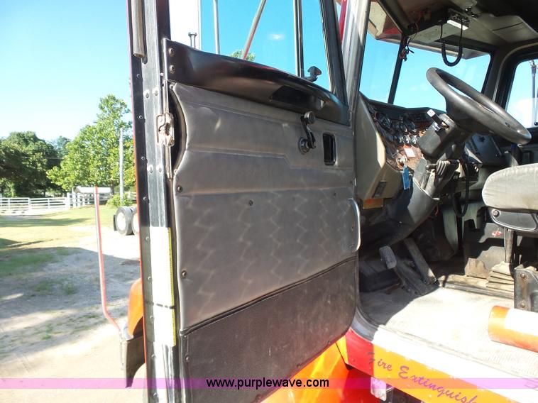 image for item K7119 2003 Peterbilt 330 dump truck