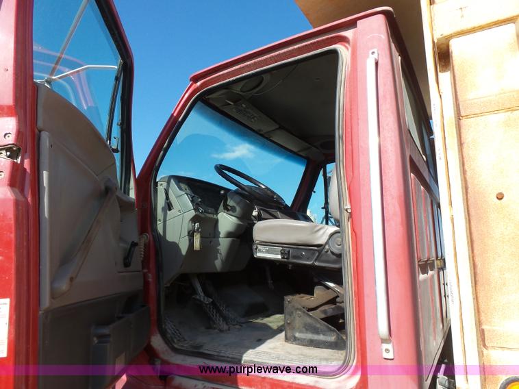 image for item K7120 1999 Sterling L8513 dump truck
