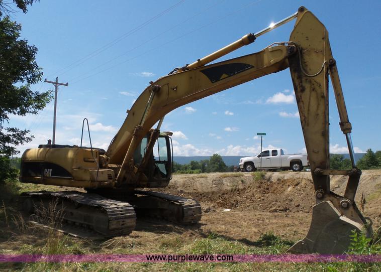 image for item K7122 2002 Caterpillar 325C LC excavator