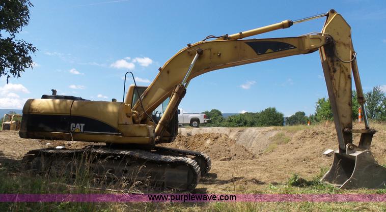 image for item K7122 2002 Caterpillar 325C LC excavator