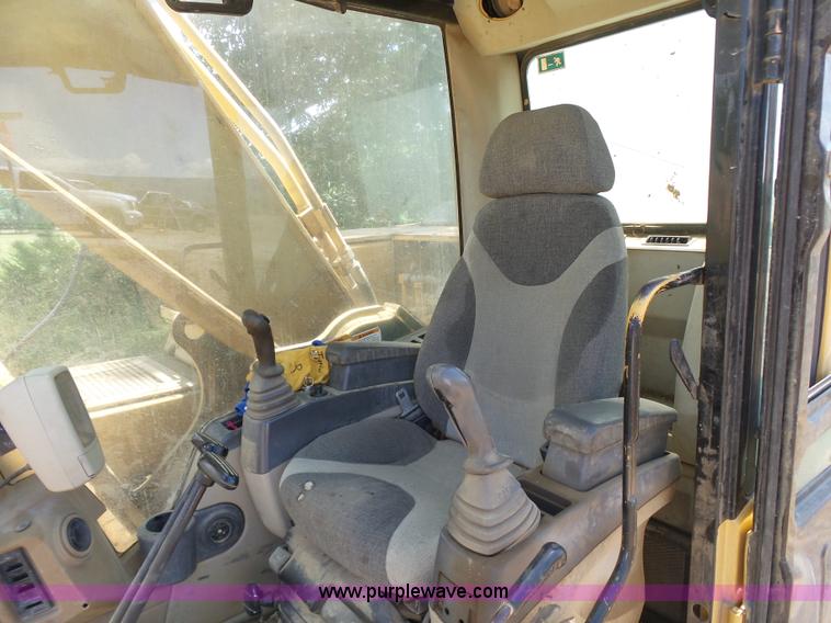 image for item K7122 2002 Caterpillar 325C LC excavator