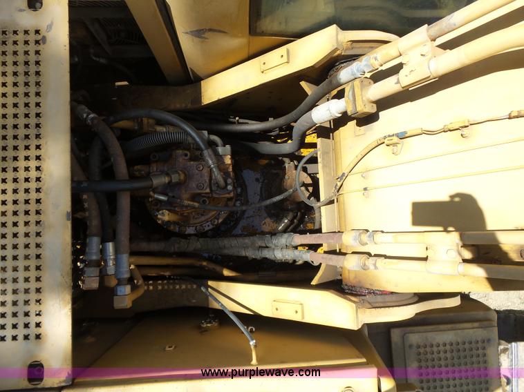 image for item K7122 2002 Caterpillar 325C LC excavator