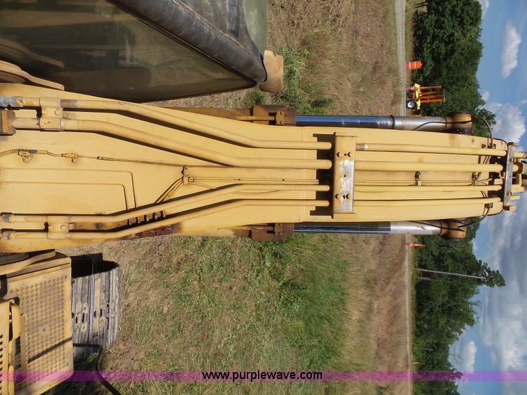 image for item K7122 2002 Caterpillar 325C LC excavator