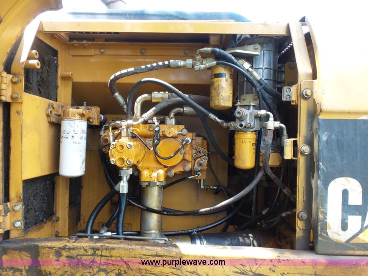 image for item K7122 2002 Caterpillar 325C LC excavator