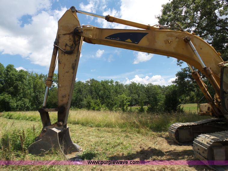 image for item K7122 2002 Caterpillar 325C LC excavator