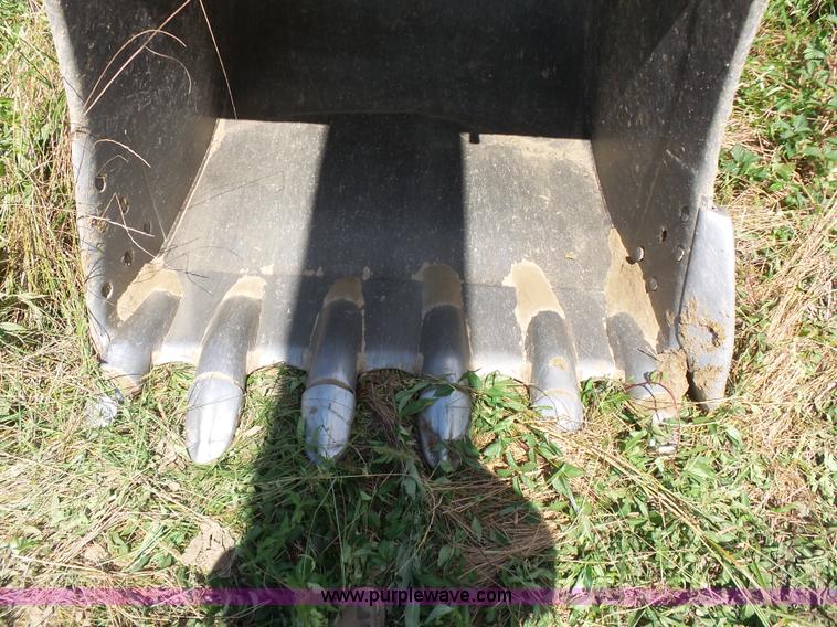 image for item K7122 2002 Caterpillar 325C LC excavator