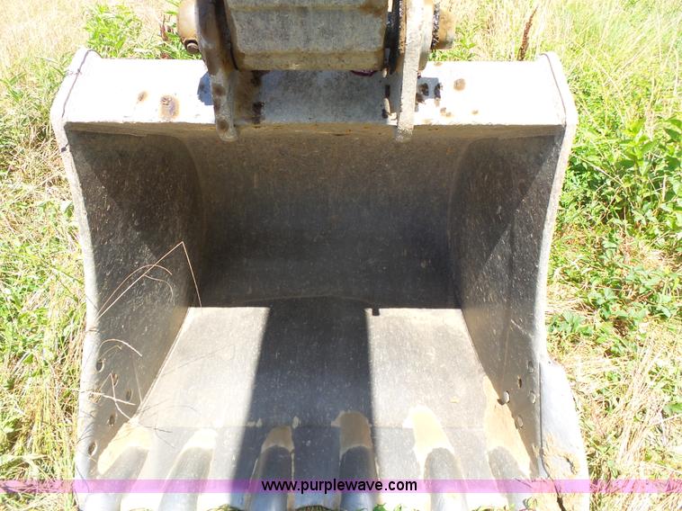 image for item K7122 2002 Caterpillar 325C LC excavator