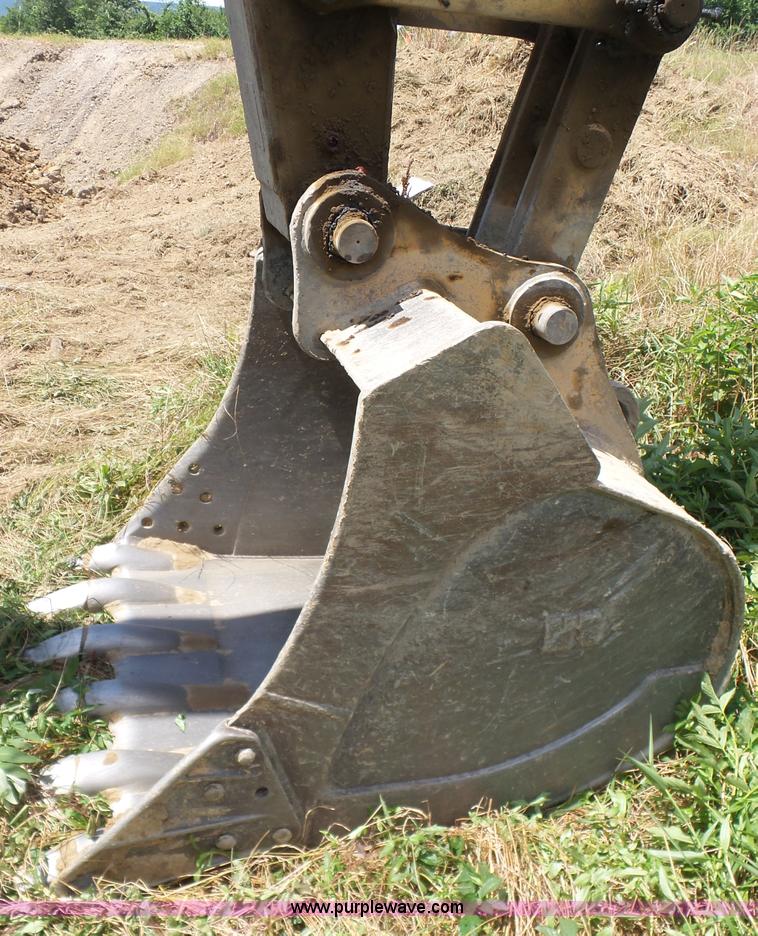 image for item K7122 2002 Caterpillar 325C LC excavator