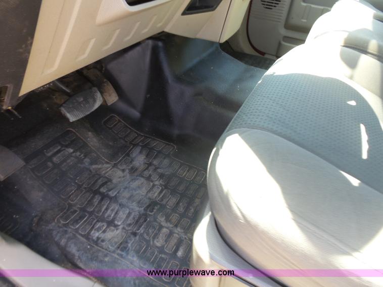 image for item K7132 2009 Ford F550 Super Duty XLT flatbed truck