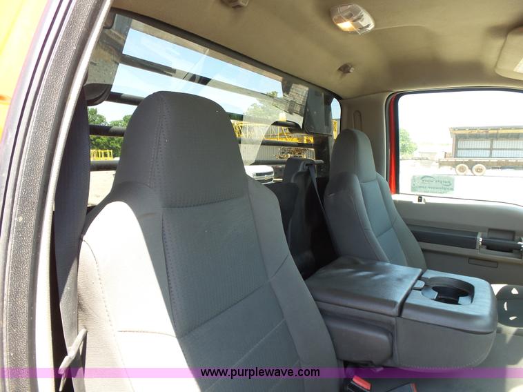 image for item K7132 2009 Ford F550 Super Duty XLT flatbed truck